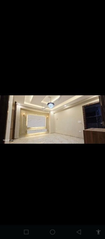 Room in 2 BHK Builder Floor at Sector 72 – for Sale