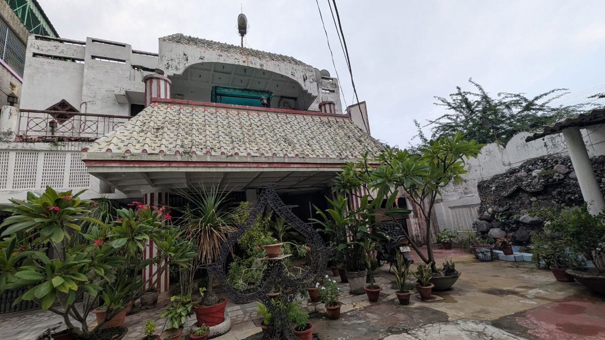 6+ BHK + Pooja Room,Servant Room,Study Room,Extra Room Villa For Sale in Mahanagar