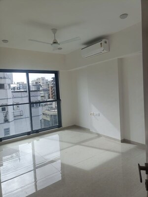 Room in 3 BHK Apartment at S Raheja Silver Rock, Bandra West – for Rent