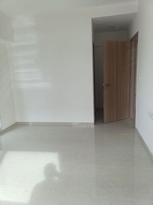 Room in 3 BHK Apartment at S Raheja Silver Rock, Bandra West – for Rent