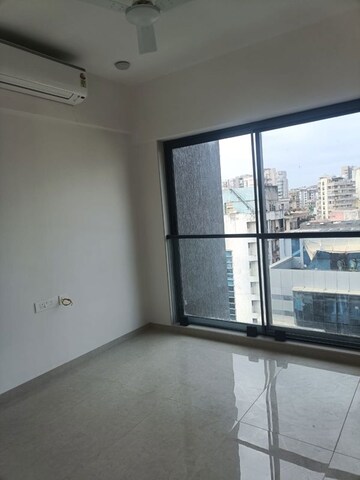 Room in 3 BHK Apartment at S Raheja Silver Rock, Bandra West – for Rent