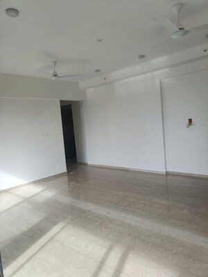 Room in 3 BHK Apartment at S Raheja Silver Rock, Bandra West – for Rent