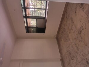 Room in 2 BHK Apartment at Royal Classic Co Op Society, Andheri West – for Rent