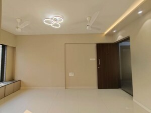 Room in 2 BHK Apartment at Yari Road – for Rent