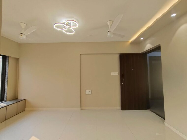 Room, yari road 2 Bedroom 750 Sq.Ft. Apartment In Yari Road Mumbai 9980748