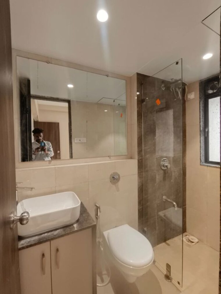 Bathroom, yari road 2 Bedroom 750 Sq.Ft. Apartment In Yari Road Mumbai 9980748
