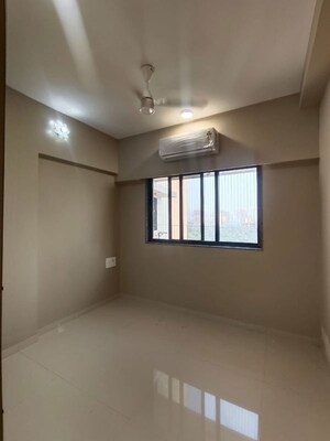 2 BHK Apartment For Rent in Yari Road