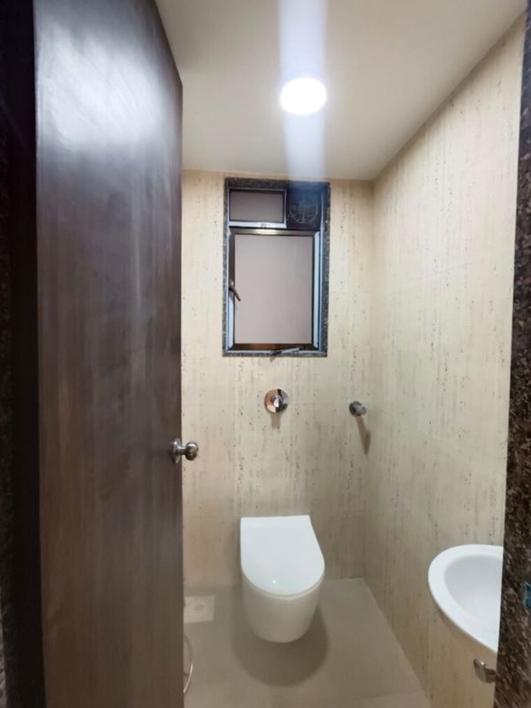 Bathroom, yari road 2 Bedroom 750 Sq.Ft. Apartment In Yari Road Mumbai 9980748