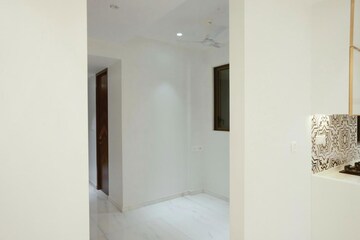 Room in 3 BHK Apartment at Lodha Trump Tower, Worli – for Rent