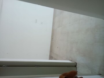 Room in 2 BHK Apartment at Hiranandani Sunrays, Ghodbunder Road – for Rent