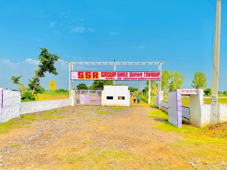 undefined, sector 82  524 Sq.Ft. Plot In Sector 82 Noida 9981063