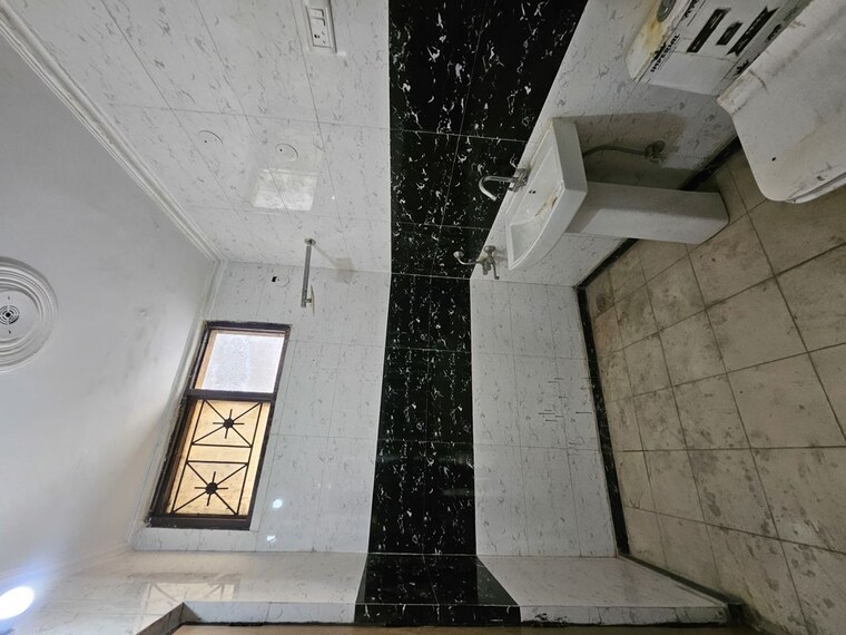 Bathroom, green fields colony 3 Bedroom 1800 Sq.Ft. Builder Floor In Green Fields Colony Faridabad 9981335