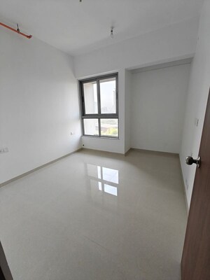 Room in 2 BHK Apartment at Kalpataru Immensa, Kolshet Road – for Rent