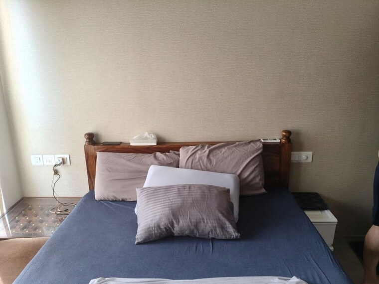 Bedroom, hiranandani-regent-hill 1 Bedroom 380 Sq.Ft. Apartment In Powai Mumbai 9981467