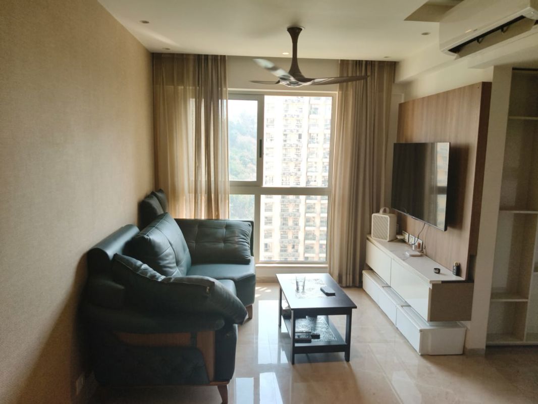 1 BHK Apartment For Rent in Hiranandani Regent Hill