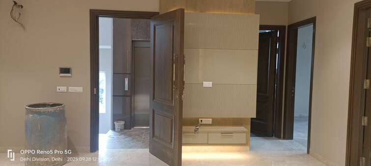 Bathroom, janakpuri 3 Bedroom 1350 Sq.Ft. Builder Floor In Janakpuri Delhi 9981692
