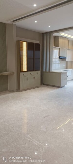 Room in 3 BHK Builder Floor at Janakpuri – for Sale