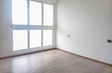 Room in 3 BHK Apartment at Omkar Alta Monte, Malad East – for Rent