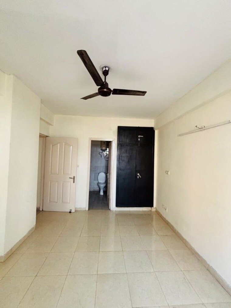 Room, tulip-white 3 Bedroom 1326 Sq.Ft. Apartment In Sector 69 Gurgaon 9981752