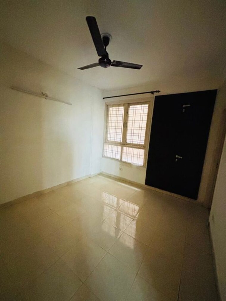 Room, tulip-white 3 Bedroom 1326 Sq.Ft. Apartment In Sector 69 Gurgaon 9981752