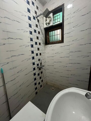 Bathroom in 1 BHK Builder Floor at Saket – for Rent