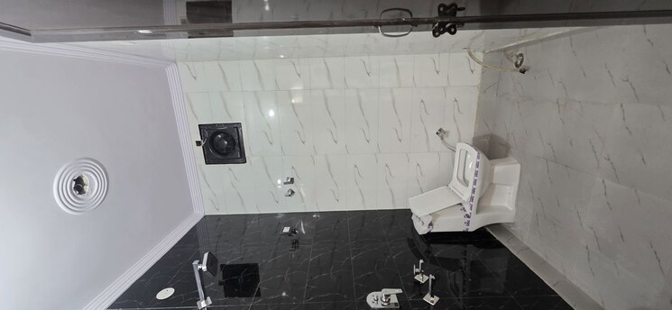 Attached Bathroom, uttam nagar 3 Bedroom 100 Sq.Yd. Builder Floor In Uttam Nagar Delhi 9981911