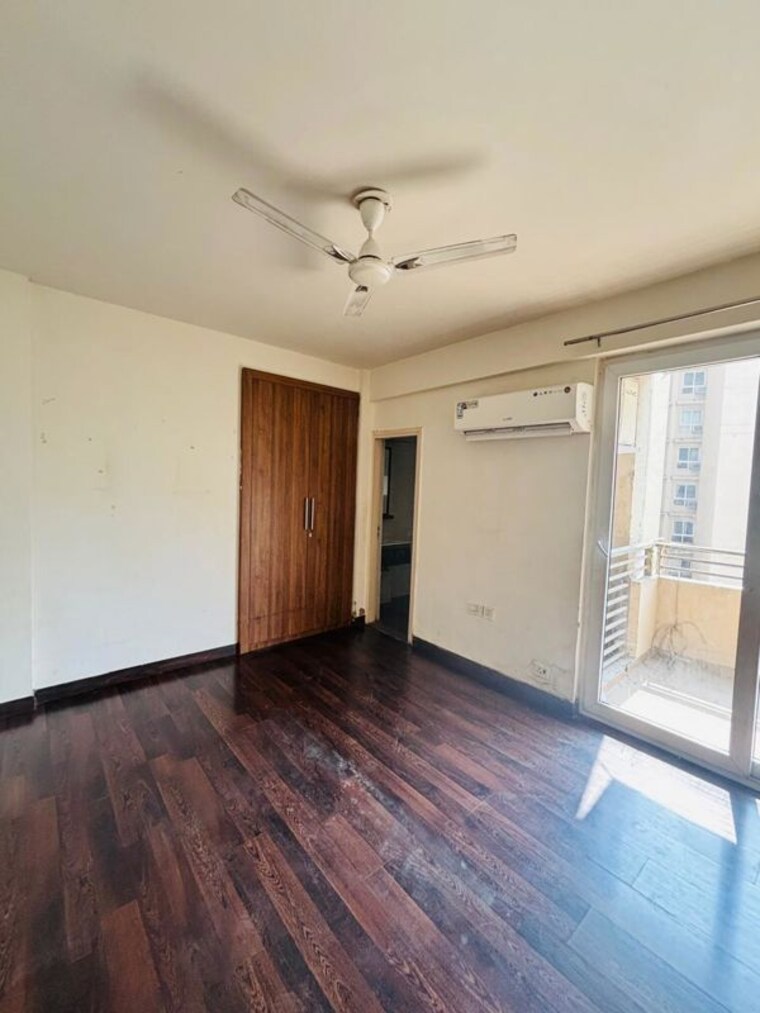 Room, tulip-violet 3 Bedroom 1578 Sq.Ft. Apartment In Sector 69 Gurgaon 9981914
