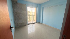 Room in 2 BHK Apartment at Tata Eureka Park, Sector 150 – for Rent
