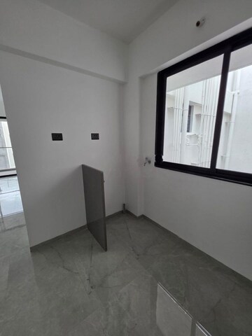 Room in 2 BHK Apartment at Unique Youtopia, Kharadi – for Rent