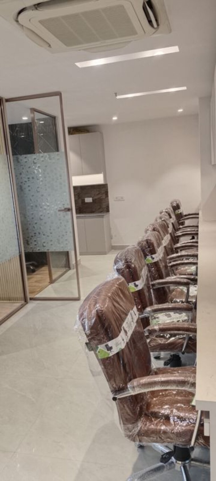 Team Area, netaji subhash place Commercial Office Space 850 Sq.Ft. In Netaji Subhash Place Delhi 9982562