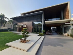 6+ BHK Independent House For Sale in Sector 32