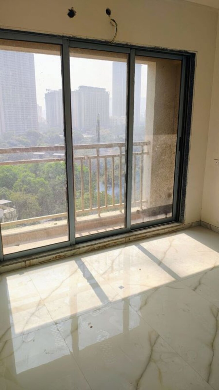 Room, metropolis-bayside 1 Bedroom 370 Sq.Ft. Apartment In Kasarvadavali Thane 9982584