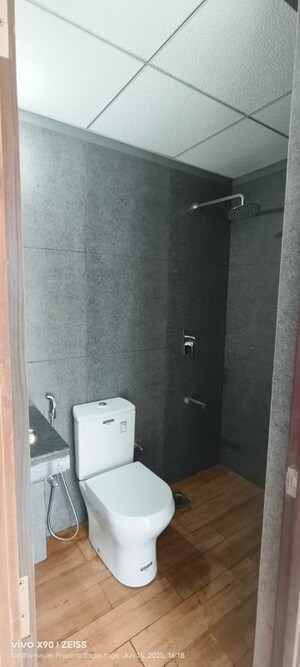 Furnished Amenities in 2 BHK Apartment at Kalpataru Immensa, Kolshet Road – for Rent