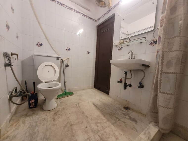 Bathroom, panchsheel enclave 3 Bedroom 2000 Sq.Ft. Builder Floor In Panchsheel Enclave Delhi 9982642