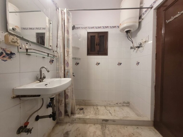 Bathroom, panchsheel enclave 3 Bedroom 2000 Sq.Ft. Builder Floor In Panchsheel Enclave Delhi 9982642