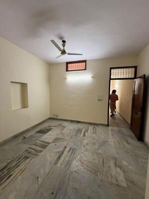 Room in 2 BHK Builder Floor at Kalkaji – for Rent