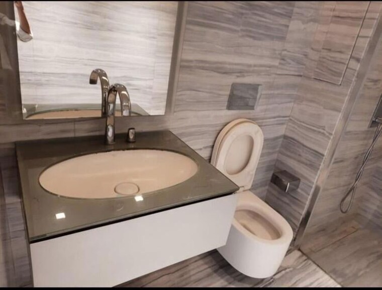 Bathroom, raheja-imperia 3 Bedroom 1450 Sq.Ft. Apartment In Worli Mumbai 9982745
