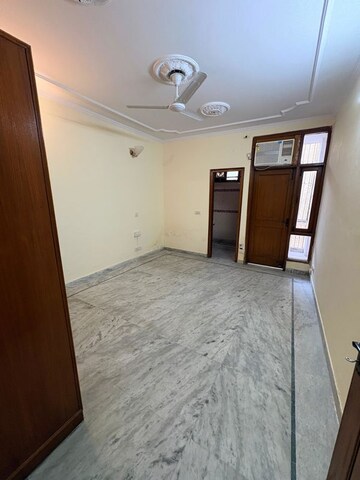 Room in 3 BHK Builder Floor at Greater Kailash I – for Rent