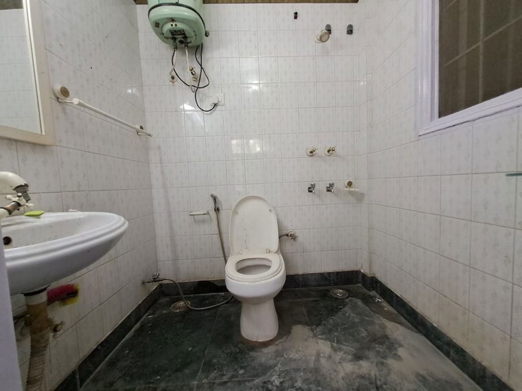 Bathroom, greater kailash ii 3 Bedroom 2250 Sq.Ft. Builder Floor In Greater Kailash ii Delhi 9983001