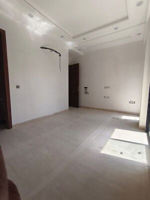 Room in 3 BHK Builder Floor at Saket – for Rent