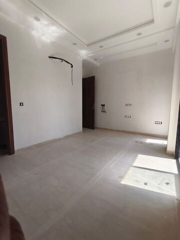 Room in 3 BHK Builder Floor at Saket – for Rent