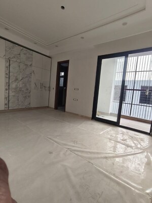 Room in 3 BHK Builder Floor at Saket – for Rent