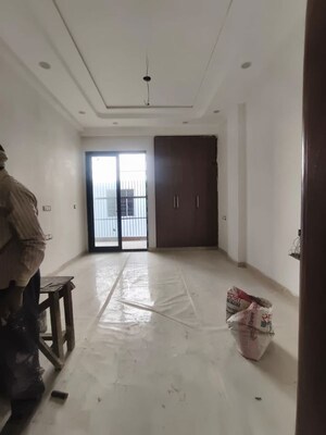 Room in 3 BHK Builder Floor at Saket – for Rent