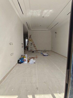 Room in 3 BHK Builder Floor at Saket – for Rent