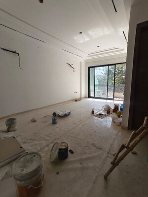 Room in 3 BHK Builder Floor at Saket – for Rent