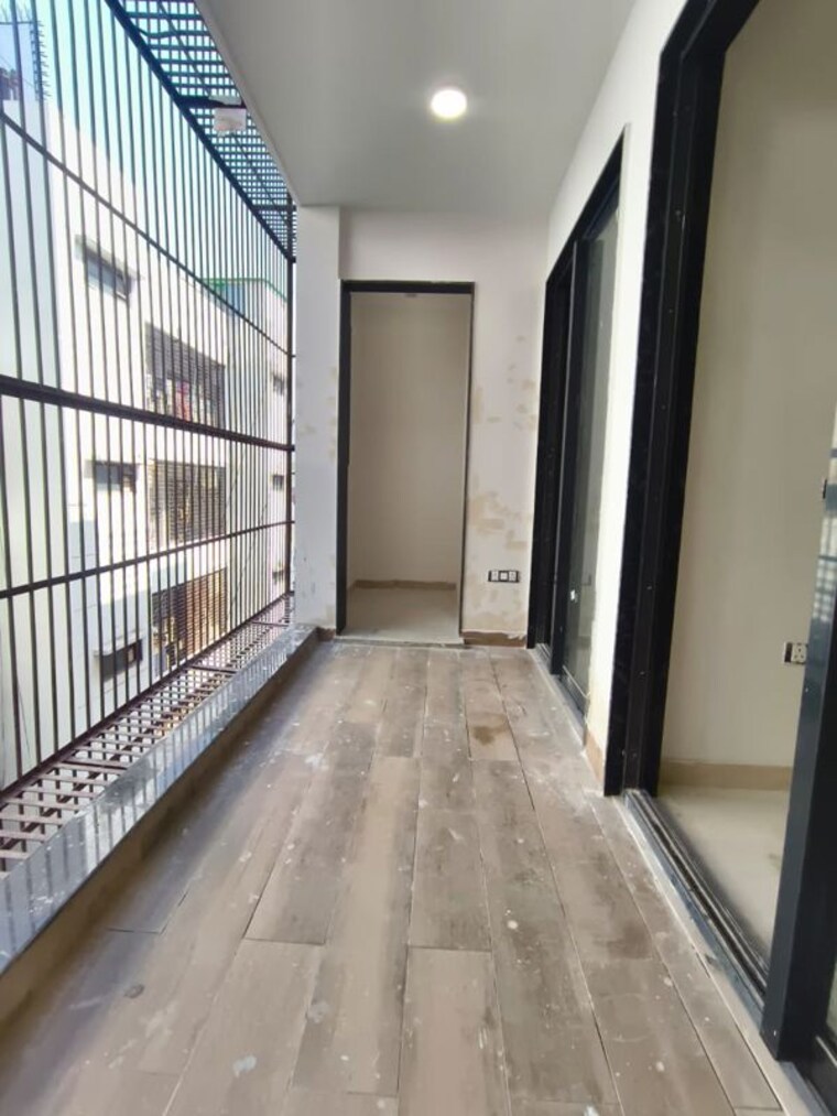 Balcony, saket 3 Bedroom 215 Sq.Yd. Builder Floor In Saket Delhi 9983004