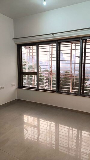 Room in 2 BHK Apartment at Raheja Willows, Kandivali East – for Rent