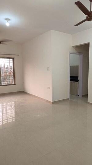 Room in 2 BHK Apartment at Raheja Willows, Kandivali East – for Rent