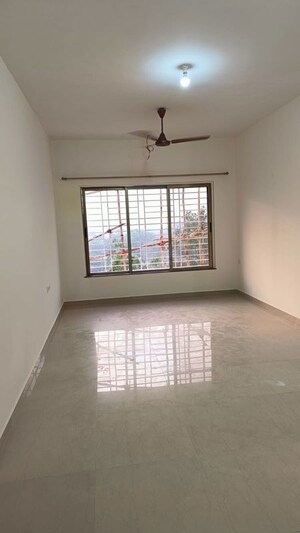 Room in 2 BHK Apartment at Raheja Willows, Kandivali East – for Rent