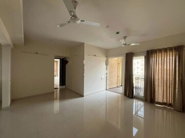 Room in 2 BHK Apartment at Nyati Era, Dhanori – for Rent